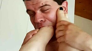 wanna suck these tasty toes with me?