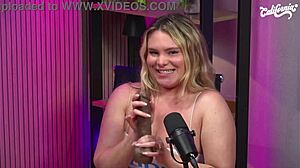 gostosa shows off those feet then gives a sloppy boquete lesson! 😘👣💦