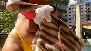 Rousse gros cul gonfle sa chatte en show live flash