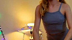 petite cutie sucks huge dick lovingly 😘🍆💦