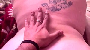 me encanta chupar esa polla negra y que me folle duro en cuatro 😍💦 leche toda adentro!