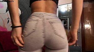 Twerkingbaby shakes sexy ass in tight jeans