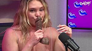 gostosa shows off those feet then gives a sloppy boquete lesson! 😘👣💦