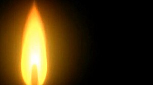 Opiskelijatyttöjä hypnotisoitu isoille tisseille ja monsterikyrvän kolmen kimppaan