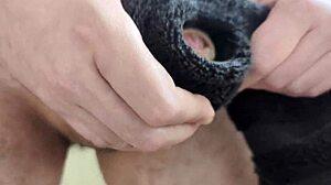 questo telo nasconde il mio cazzo mostro enorme esplosione sborra!