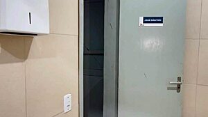 meu colega comeu minha esposa no vestiário... que tesão de tetas!