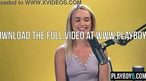 Khloe Kingsley Tüylü Amını Parmaklayıp Orgazma Götürüyor