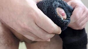 questo telo nasconde il mio cazzo mostro enorme esplosione sborra!