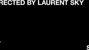 Stunning Ameena Green drenches Selena Love's face in orgasmic bliss