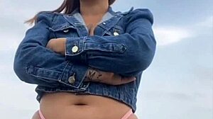 deixei ele de pau duro só pra mim pegar e sentir o tamanho na praia... que tesão!