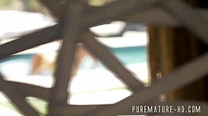 Veliko oprsje črna milf hrepeni po monstrou BBC globoko