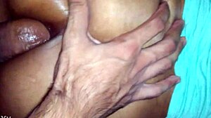 comendo o cu da prima bem gostoso