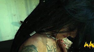 Puta safada goza na academia Caroleta Roots