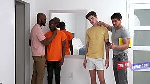 Ayah tiri tukar twink bareback gangbang rimjob kontol hitam gede anal monster