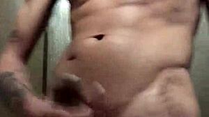 gosta de ver esse malandro pauzudo cavalo exibindo tatuado na massagem solo?