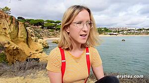 Amelia не спира да трие путката си в чорапи до коляно омг