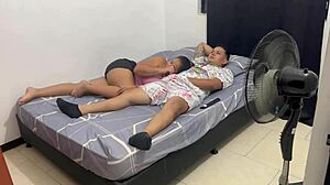 A mi cuñada le encanta sacarme leche tetas cum on tits homemade