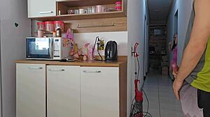 risky fuck with hubby's friend in bathroom while he showers 😏💦🚿 quase pegos!