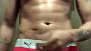 gosta de ver esse malandro pauzudo cavalo exibindo tatuado na massagem solo?