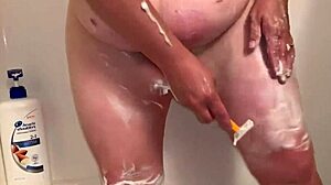 wanna see this sexy bbw shave her legs pussy and fat ass?