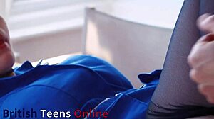 Enfermera gótica alternativa en cosplay le comen el coño y traga la lefa nerd