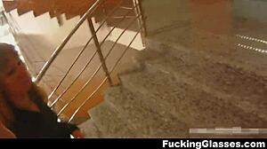 Strand-Coed mit Brille 18+ casual gefickt mit Cumshot