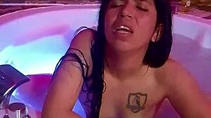 Le chupo el pene hasta romperme el culo con orgasmo anal