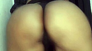 WOW look at me dancing in g-string panties seducing my house boy!