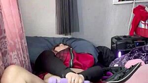 fat bbw fingers her wet pussy solo