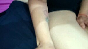 MI MAMITA ME PILLA VIENDO PORNO Y ME DALE PAJOTA CON DESLECHADA!