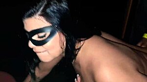 Quer ver sua puta levando rola grossa na frente do corninho cuckold pov