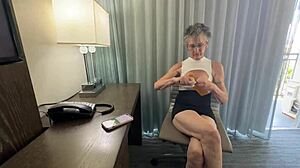 Играя секретарка като в живота - винаги чукам шефа 😈💋