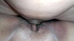 โอ้ย ใช้นิ้วสอดรูตูดโกนแน่นลึกๆ เธอแตกน้ำพุ่งคามือเลย 💦🍑