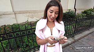 Layla Scarlett, gata de umplutură cu pulă monster creampie?!