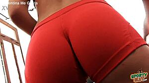 Round ass teen squeezes cameltoe in tight yoga shorts at gym 💦😍