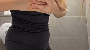 BBW 18+ gibt schlampigen Public Deepthroat mit Speichelflut