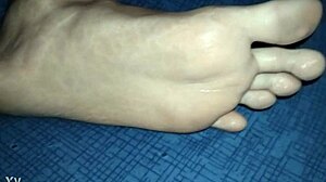 p�zinho com chule e saliva bate uma pra mim vai dripping saliva everywhere