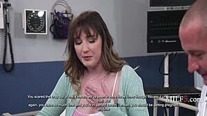 Katie Kinz ignores husband for doctor's deep orders!