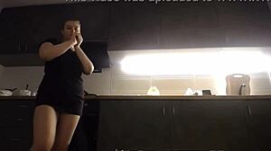 Desiderio Folle in Cucina Mi Dito Figa Bagnata Senza Sosta