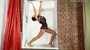 tonya bellucci gymnast spreads athletic legs wide