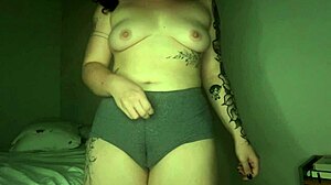 wanna jerk my latina gym cameltoe pussy?