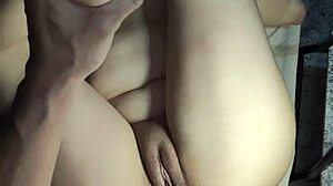 กระแทกสาวลาติน่าผอมๆ ขาโยนไหล่แรงๆ!