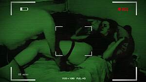 จับได้ลูกสาวเลี้ยงเย็ดแฟนแรงตอนกลางคืน