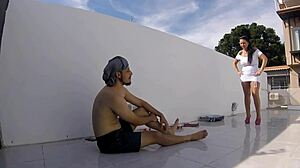 ¡Atrapé al boy en la obra dándole anal a la milf latina con tetas grandes!