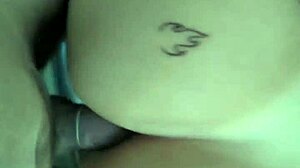 depois do banho dei o cuzinho de quatro pro safado na rua