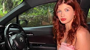 Bästa bilkuksuget från söt brunett 18+ tjej!