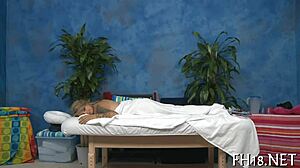 Hotty Receives Sensual Full Body Massage Therapy