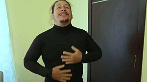 Περίεργος ετερογιος ξετυλίγει μεγάλο κώλο στήθος-στηθούς μητριάς Χριστούγεννα πήδημα