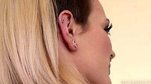 casting sexy leggy blondie carly rea? she strips and fingers to cum fast 😍💦