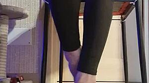 dirty slut fingers feet in leggings shower 😏🦶